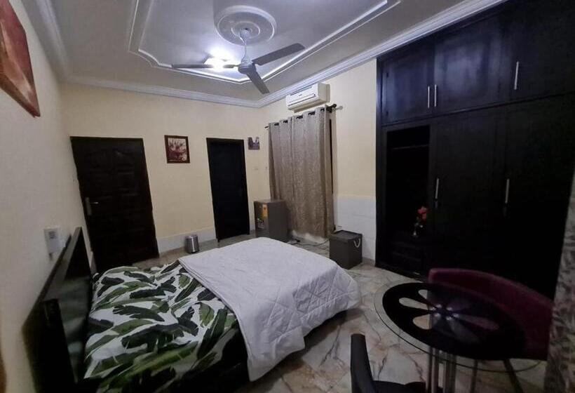 اتاق استاندارد, Nesta Barron  Home Away From Home