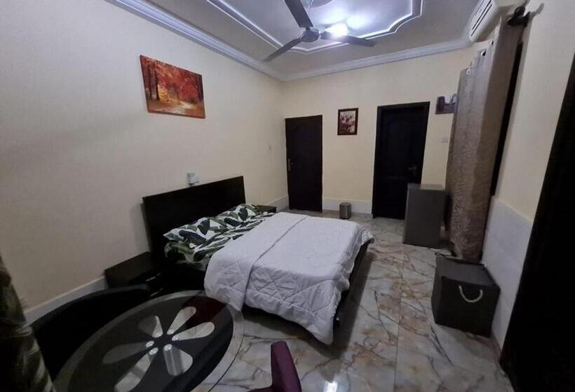 اتاق استاندارد, Nesta Barron  Home Away From Home