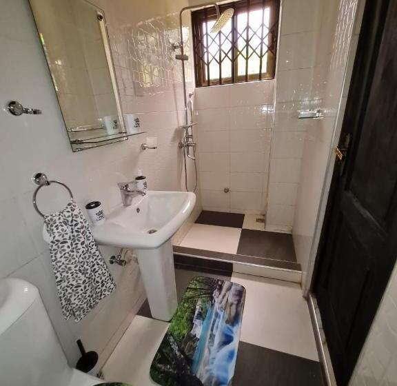 اتاق استاندارد, Nesta Barron  Home Away From Home