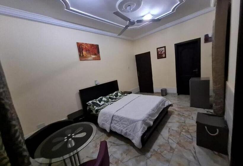 اتاق استاندارد, Nesta Barron  Home Away From Home