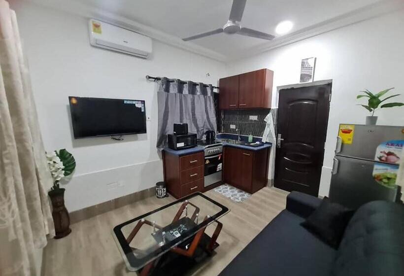 آپارتمان 1 خوابه همکف, Nesta Barron  Home Away From Home