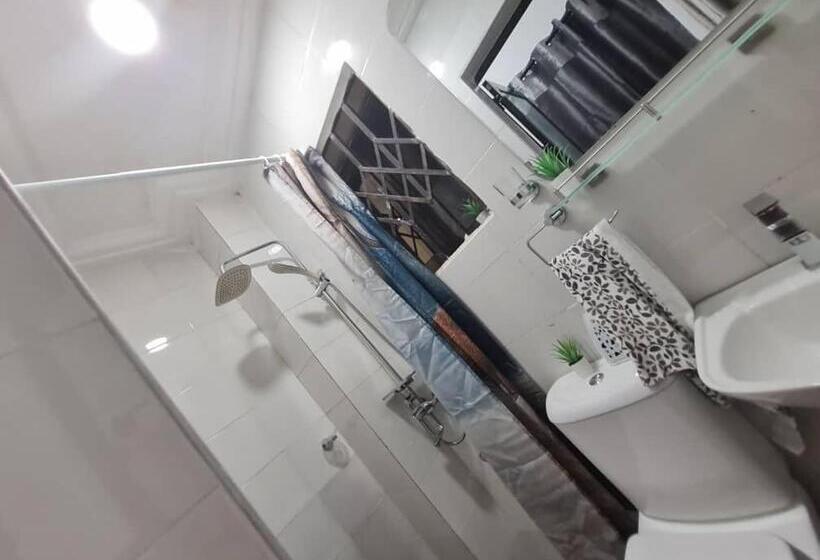 آپارتمان 1 خوابه همکف, Nesta Barron  Home Away From Home