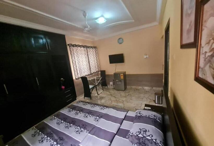 اتاق کلاس بیزنس, Nesta Barron  Home Away From Home