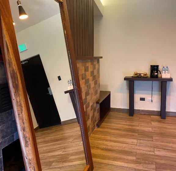 جناح, Casa 1800 Cerro Verde