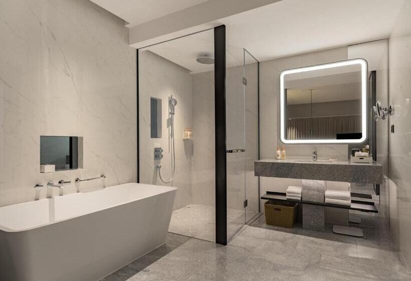 Полулюкс Кровать Кинг, Crowne Plaza Xiamen Jimei Seaview, An Ihg Hotel Free Mini Bar