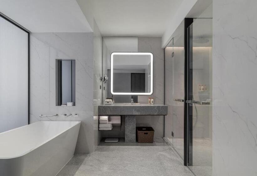 Номер Премиум, Crowne Plaza Xiamen Jimei Seaview, An Ihg Hotel Free Mini Bar