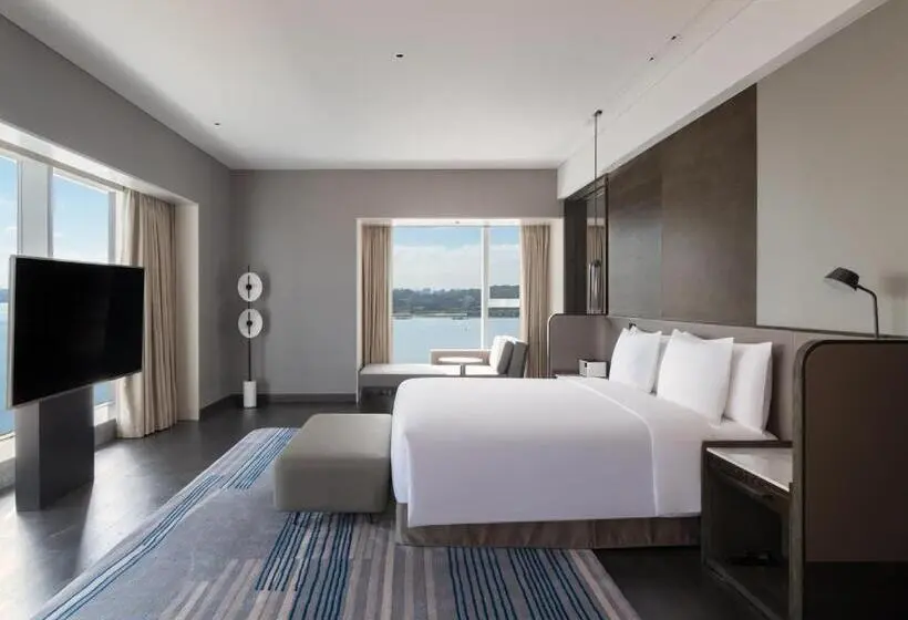 キングサイズベッドのスイートルーム, Crowne Plaza Xiamen Jimei Seaview By Ihg
