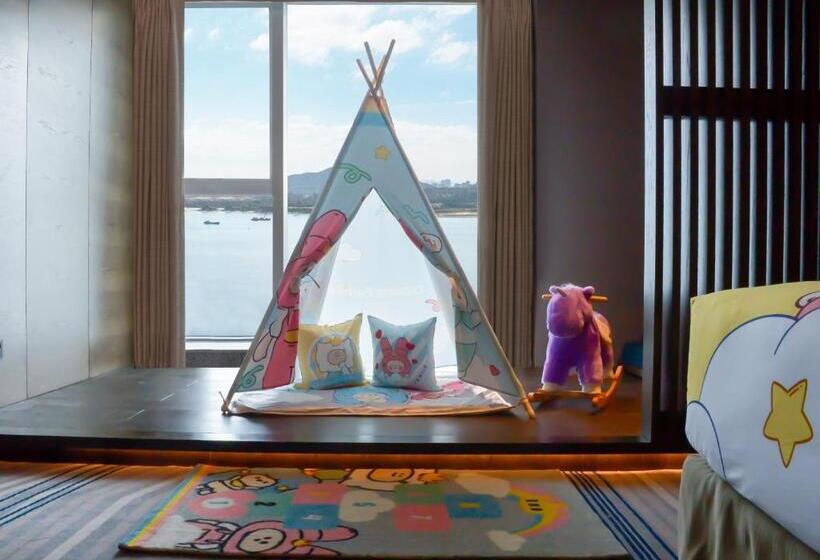 Номер Премиум, Crowne Plaza Xiamen Jimei Seaview, An Ihg Hotel Free Mini Bar