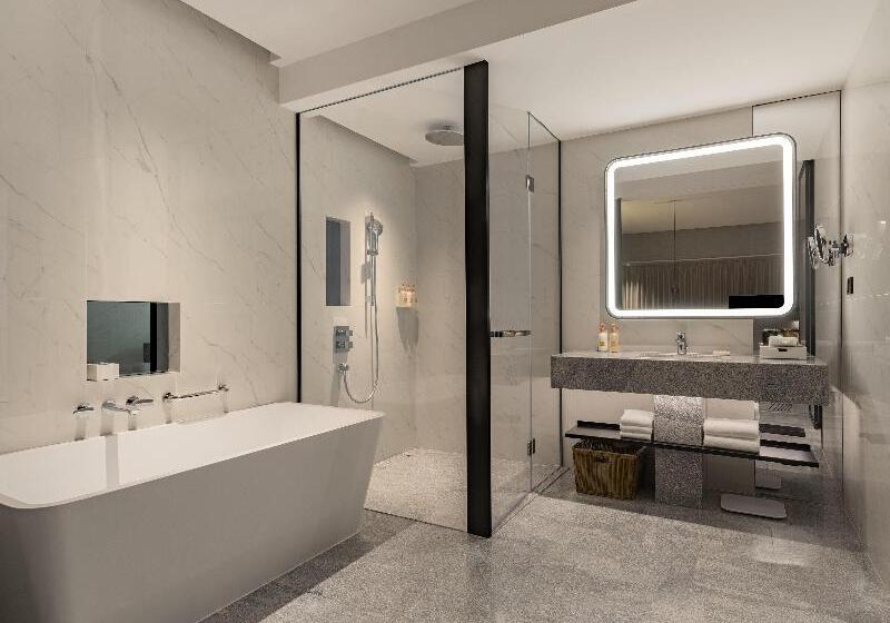 Полулюкс Кровать Кинг, Crowne Plaza Xiamen Jimei Seaview, An Ihg Hotel Free Mini Bar