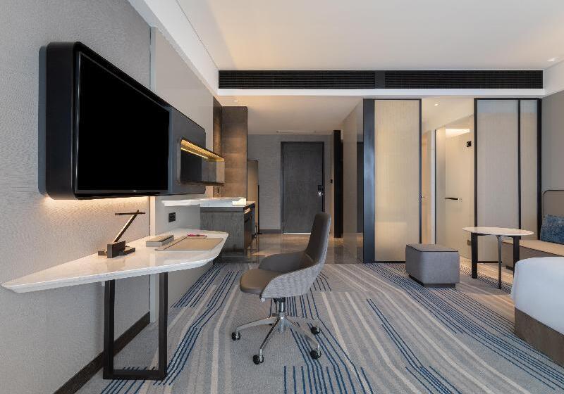 Стандартный Номер Кровать Кинг, Crowne Plaza Xiamen Jimei Seaview, An Ihg Hotel Free Mini Bar