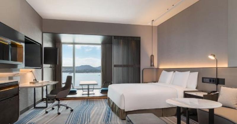 Номер Премиум, Crowne Plaza Xiamen Jimei Seaview, An Ihg Hotel Free Mini Bar