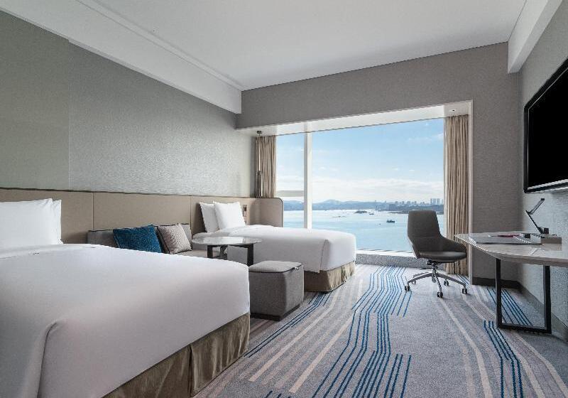 Номер Стандарт Вид на Море, Crowne Plaza Xiamen Jimei Seaview, An Ihg Hotel Free Mini Bar