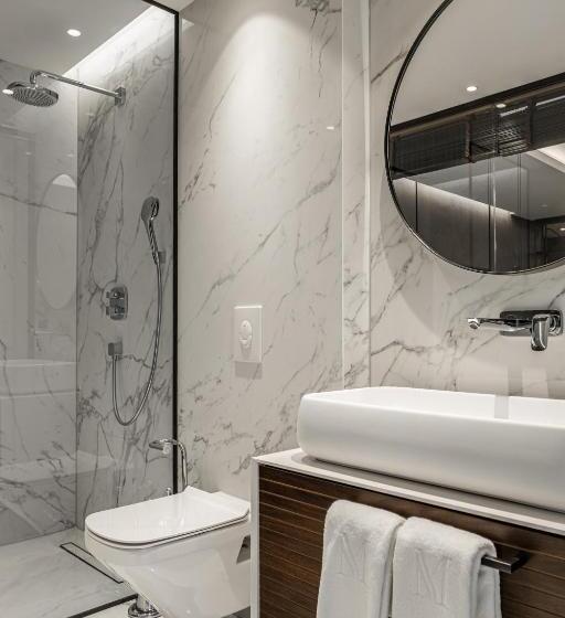 سوئیت با وان آب گرم, Manami