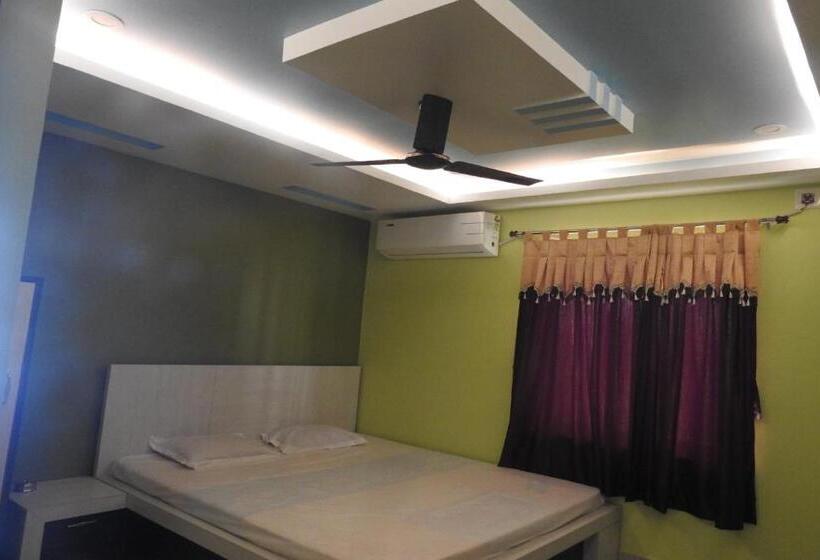 חדר קלאסי לשלושה, Pop 82712 Gangamoyee