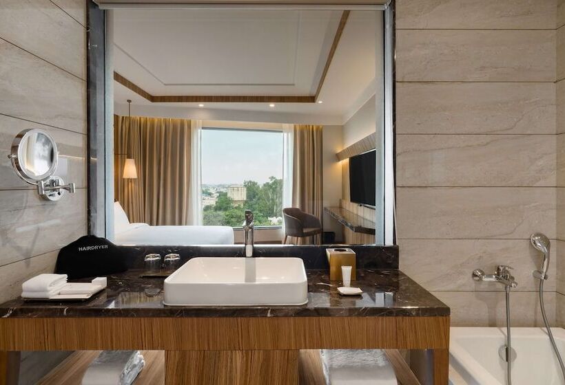 スイート, Radisson Bhopal