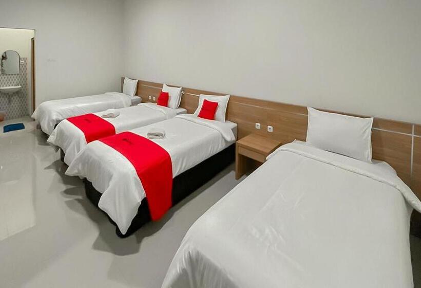 Семейный Номер, Reddoorz Premium @ Griya Inkoppabri Cisarua Puncak