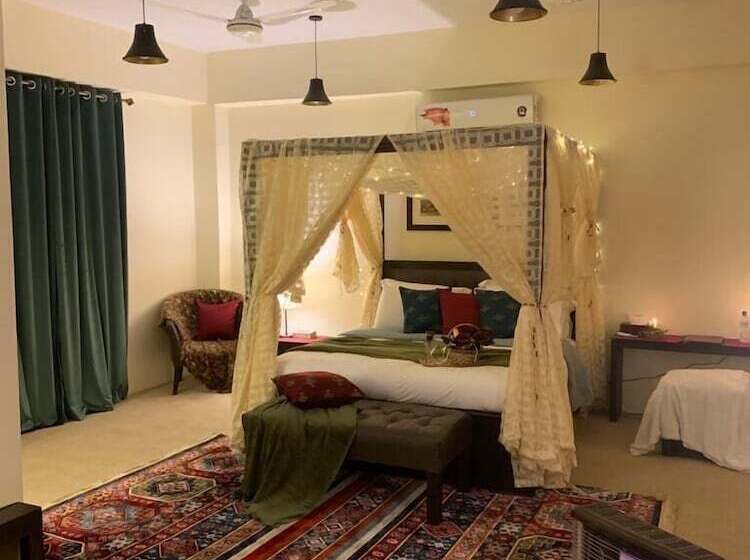 اتاق لوکس, The Mandarin Inn