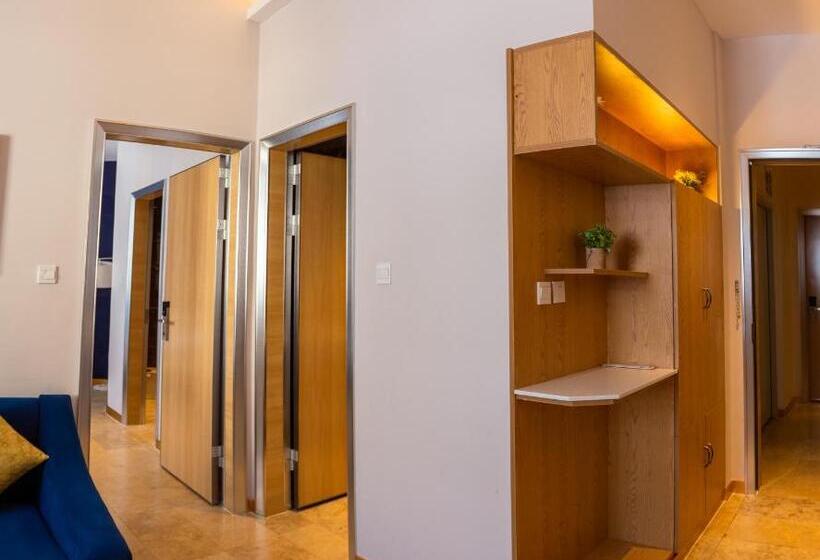 小型豪华套房, Vancii