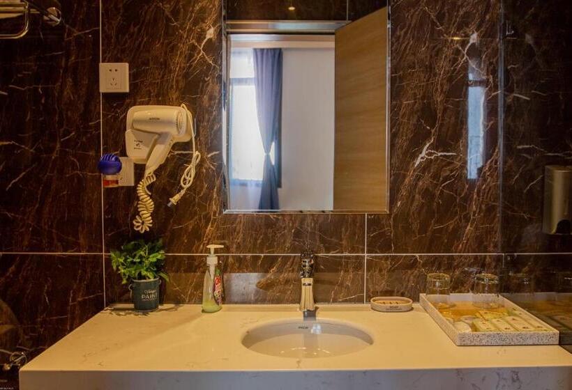 小型豪华套房, Vancii