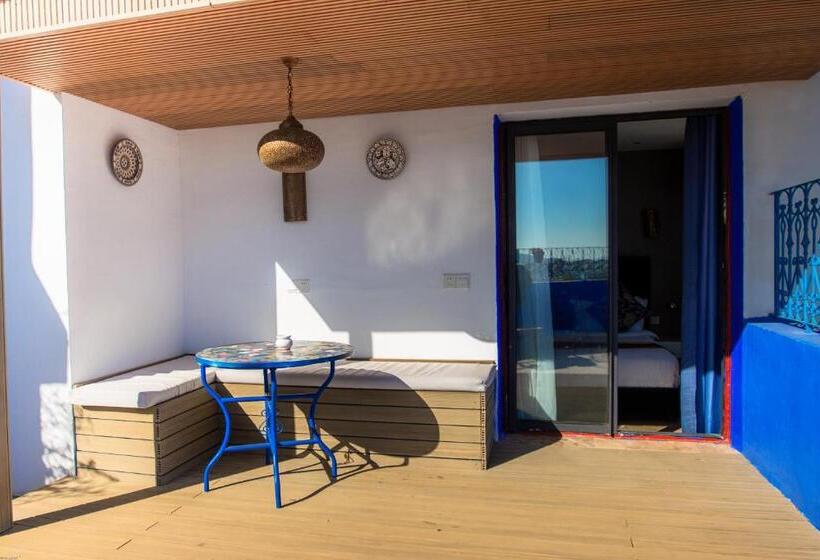 小型套房带阳台, Vancii