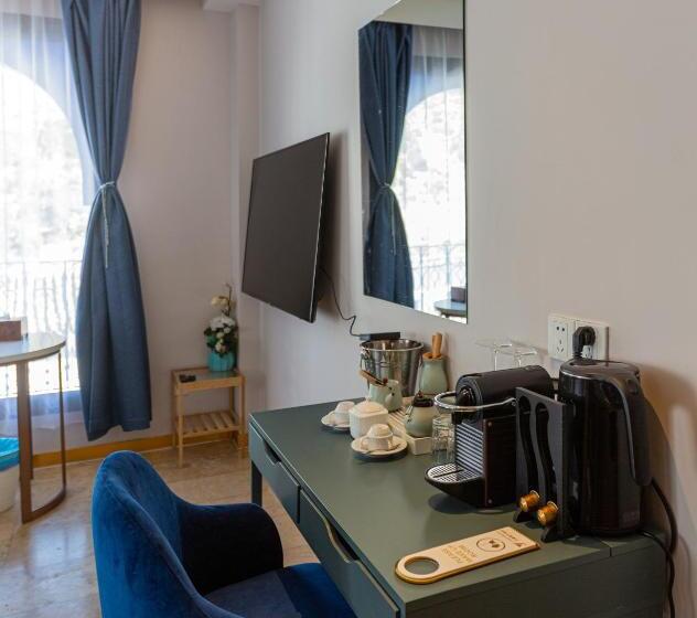 标准间带山景, Vancii