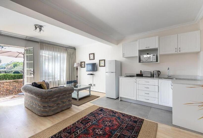 شقة غرفة واحدة, Emmarentia Guest House