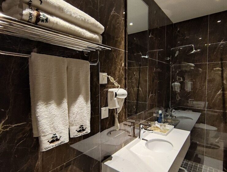 标准间带山景, Vancii