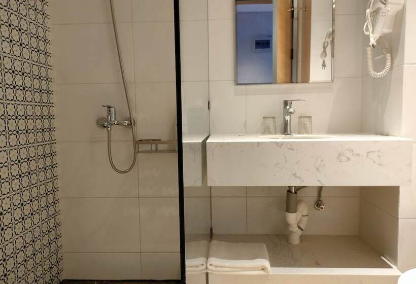 标准单人间, Vancii