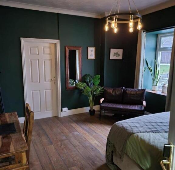 غرفة ديلوكس, The Ancient Briton