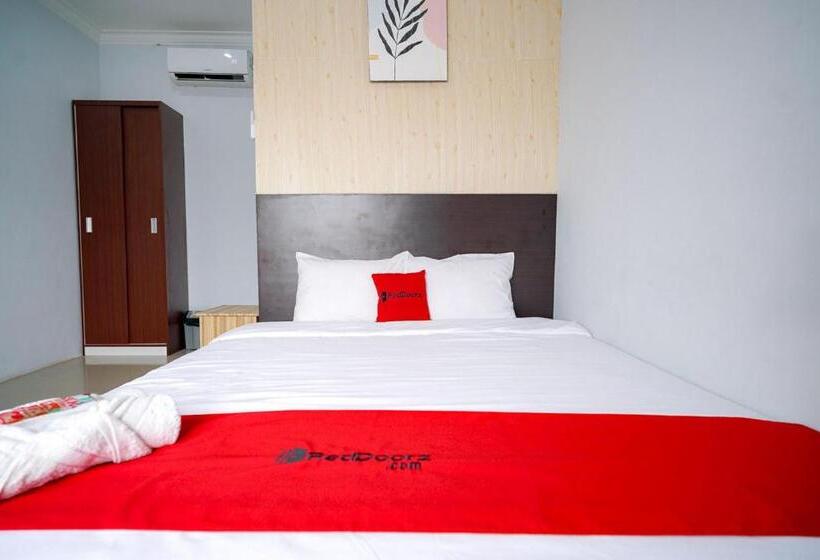 디럭스 룸, Reddoorz Premium At Raja Hostel Syariah