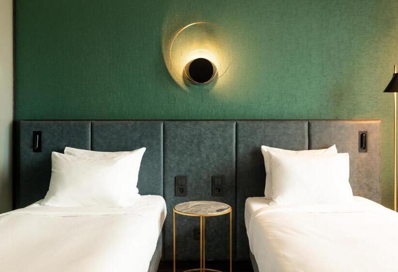 اتاق لوکس, The Den, Shertogenbosch, A Tribute Portfolio