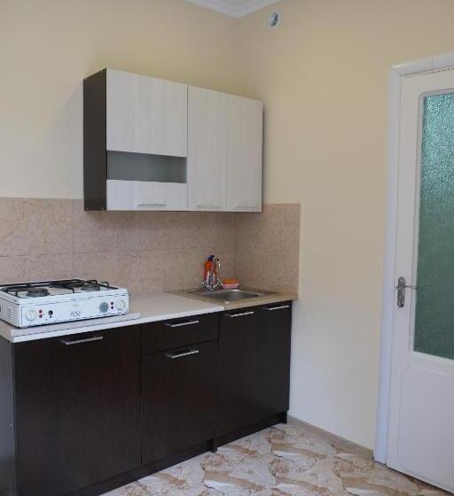 اتاق استاندارد سه نفره, Guest House Kumayri