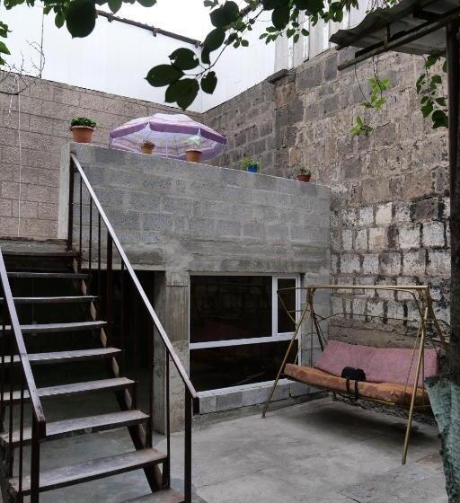 اتاق استاندارد سه نفره, Guest House Kumayri