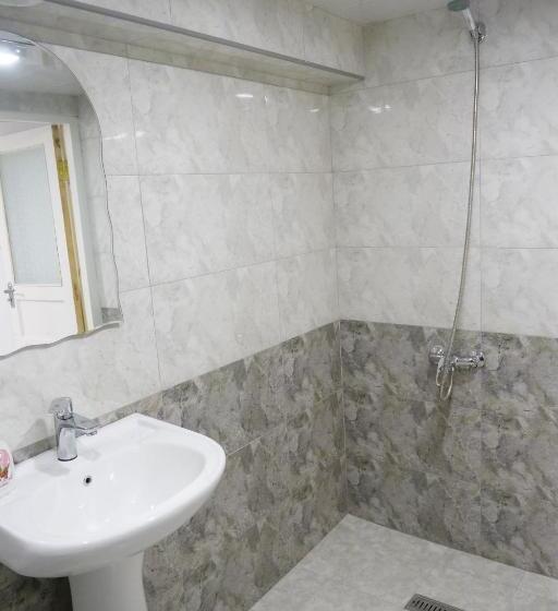 اتاق استاندارد سه نفره, Guest House Kumayri