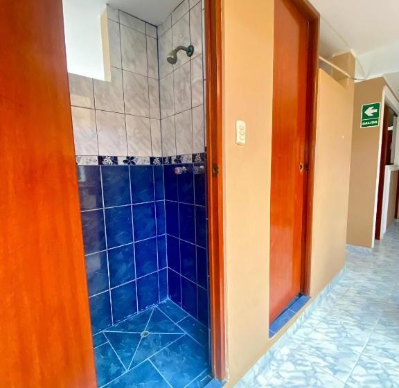 اتاق استاندارد چهارنفره با سرویس بهداشتی مشترک, Hospedaje Anais