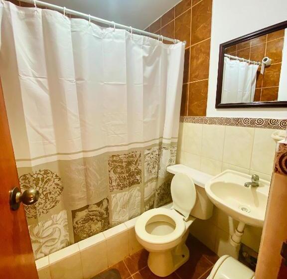 اتاق استاندارد با سرویس بهداشتی مشترک, Hospedaje Anais