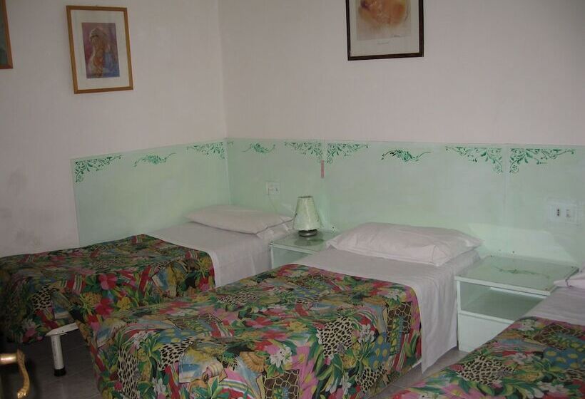 اتاق استاندارد سه نفره, Adua