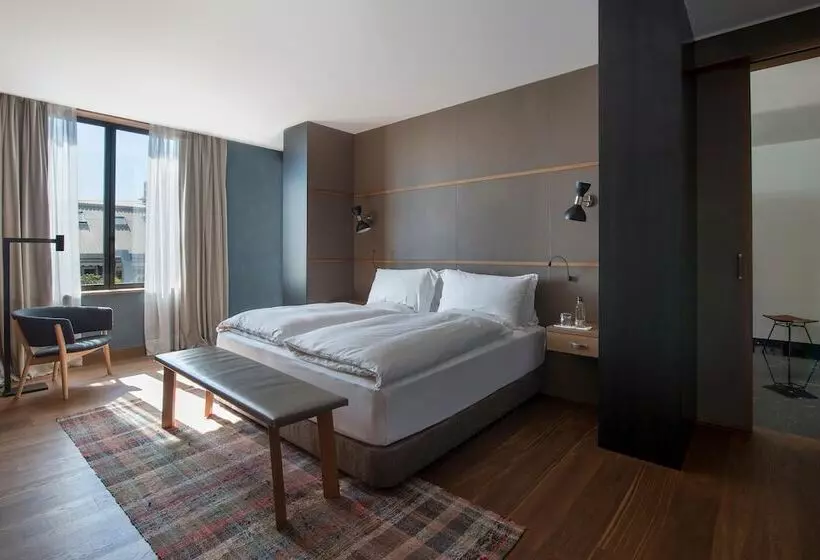 سوییت لوکس, Alma Barcelona Gl