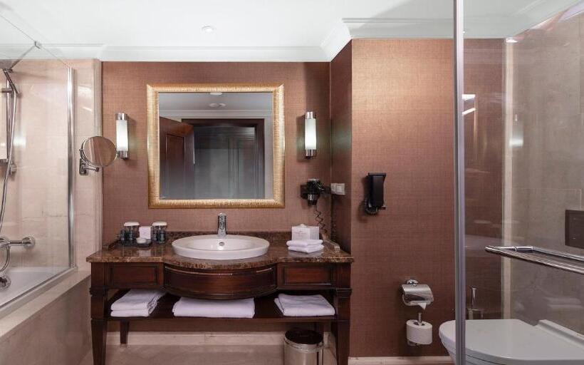 اتاق استاندارد با تخت بزرگ, Crowne Plaza Istanbul Asia, An Ihg