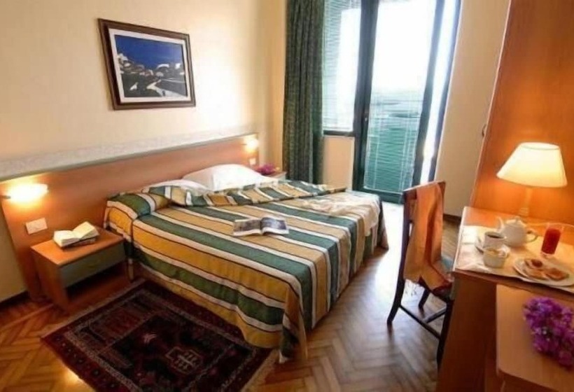 标准间, Eden Riviera