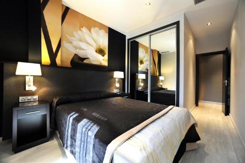 سوئیت با تخت بزرگ, El Meson De Los Poetas