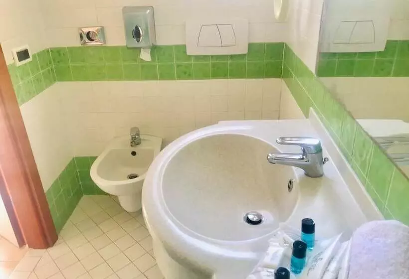 Standard Yhden Hengen Huone, Essen