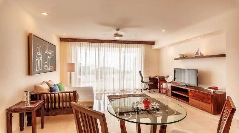 סוויטת ג'וניור נוף לים, Grand Miramar All Luxury Suites & Residences