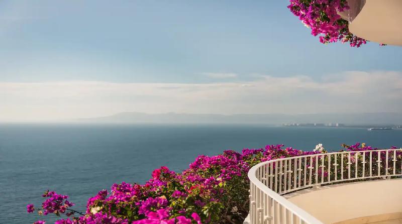 סוויטת ג'וניור נוף לים, Grand Miramar All Luxury Suites & Residences