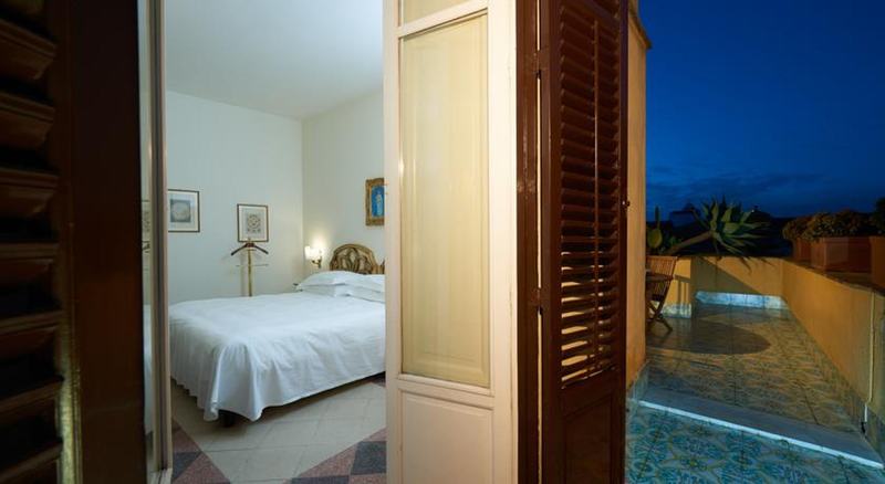 סוויטת ג'וניור נוף לים, Grand Miramar All Luxury Suites & Residences