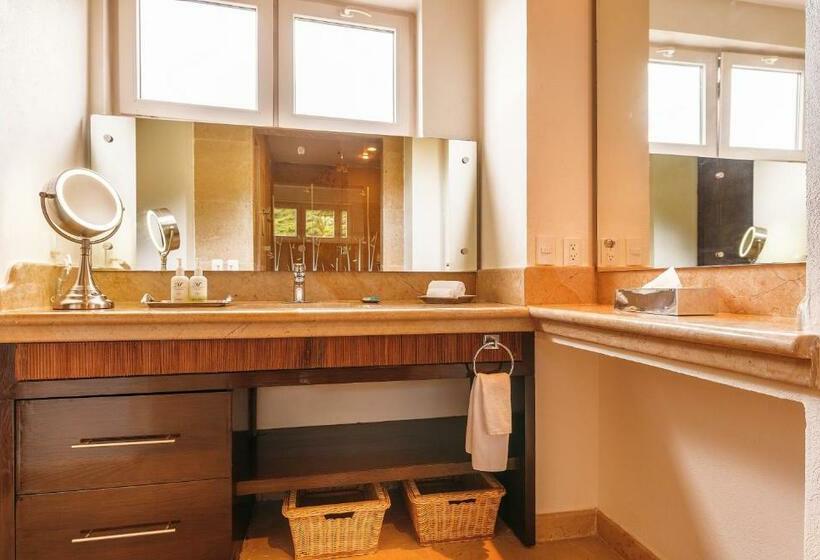 オーシャンビュースイート, Grand Miramar All Luxury Suites & Residences