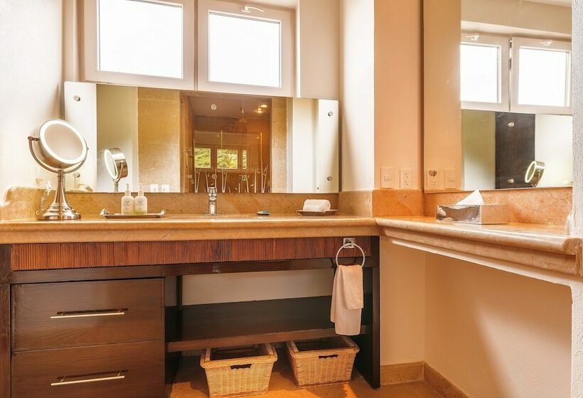 סוויטת מאסטר נוף לים, Grand Miramar All Luxury Suites & Residences