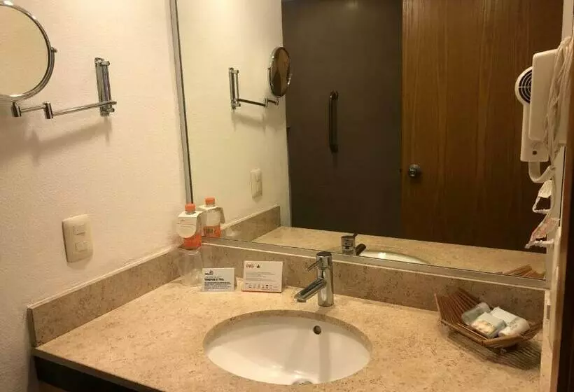 اتاق استاندارد با تخت بزرگ, Holiday Inn Express Manzanillo, An Ihg