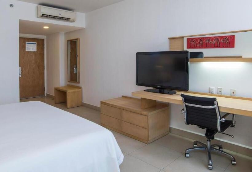 キングサイズベッドのスタンダードルーム, Holiday Inn Express Manzanillo, An Ihg