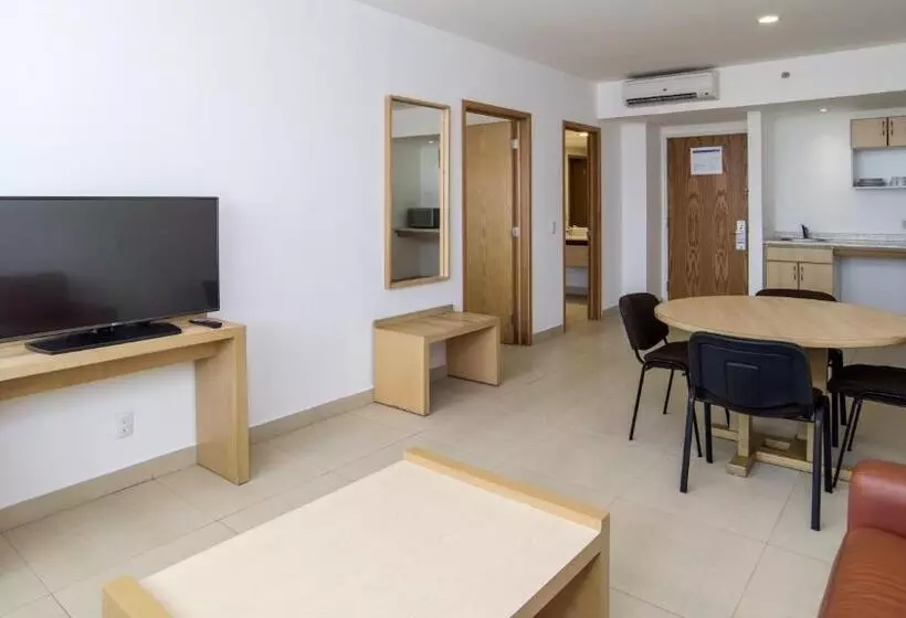 سوییت اجرایی, Holiday Inn Express Manzanillo, An Ihg
